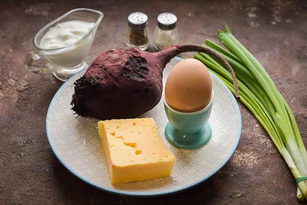 Салат из свеклы с сыром и яйцом рецепт фото 1